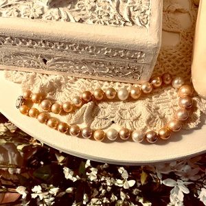 Authentic multicolored pearl necklace